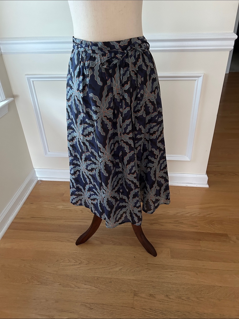 Brooks Brothers Navy Blue & Light Blue Patterned Tie-Waist Midi Skirt - Picture 3 of 6